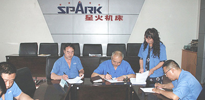 星火公司與基層單位簽訂環(huán)境與安全生產管理目標責任書
