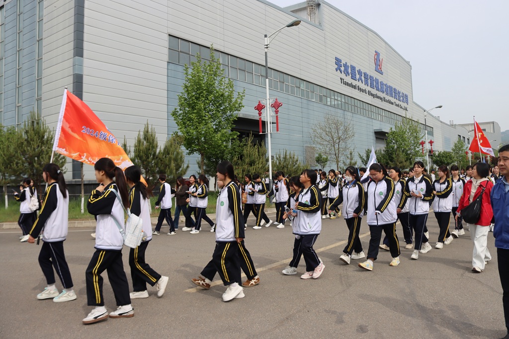校企攜手促成長 研學(xué)實踐筑匠心——天水市職業(yè)技術(shù)學(xué)校師生赴星火數(shù)控公司開展研學(xué)活動
